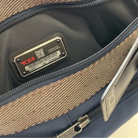 (new+tag) Tumi Higgins men’s sling pack navy bag - Picture 8 of 16
